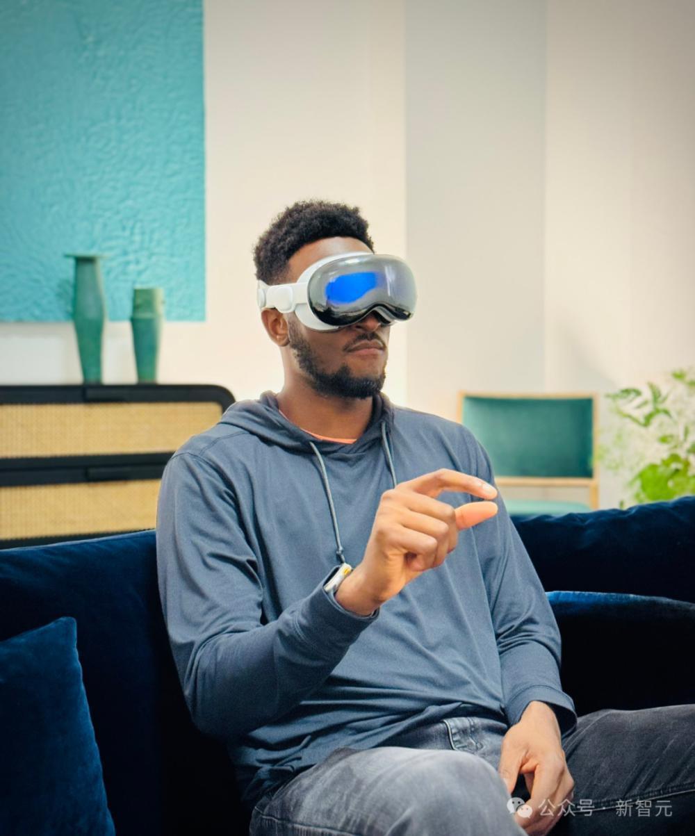 苹果Vision Pro深夜引爆，起价2万5瞬间抢空，国内甚至叫价到9万