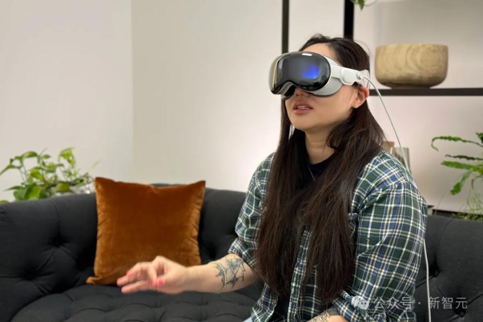 苹果Vision Pro深夜引爆，起价2万5瞬间抢空，国内甚至叫价到9万