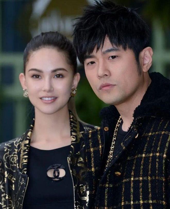 昆凌晒亲密照为周杰伦庆生!两儿女罕见露面