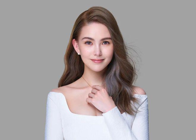 昆凌晒亲密照为周杰伦庆生!两儿女罕见露面