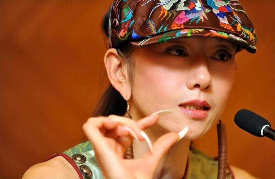 至今没生孩子的4位中老年女星，亿万身家没子女继承