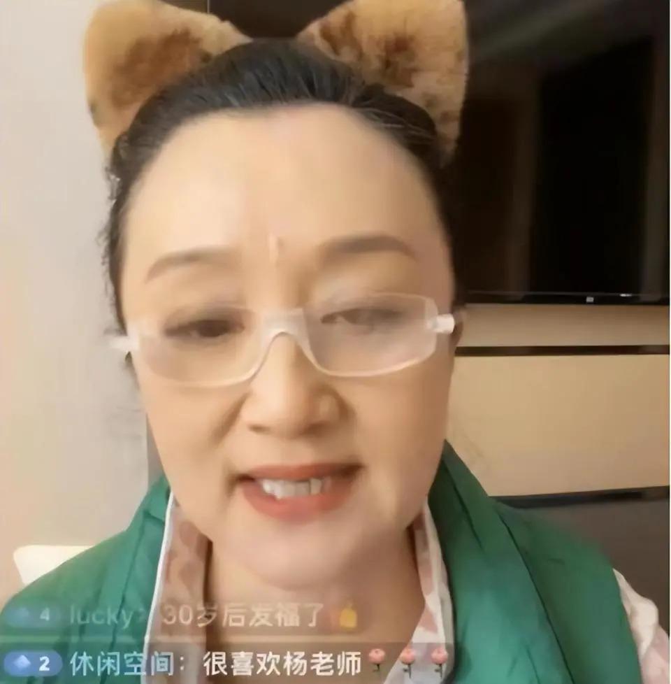 至今没生孩子的4位中老年女星，亿万身家没子女继承