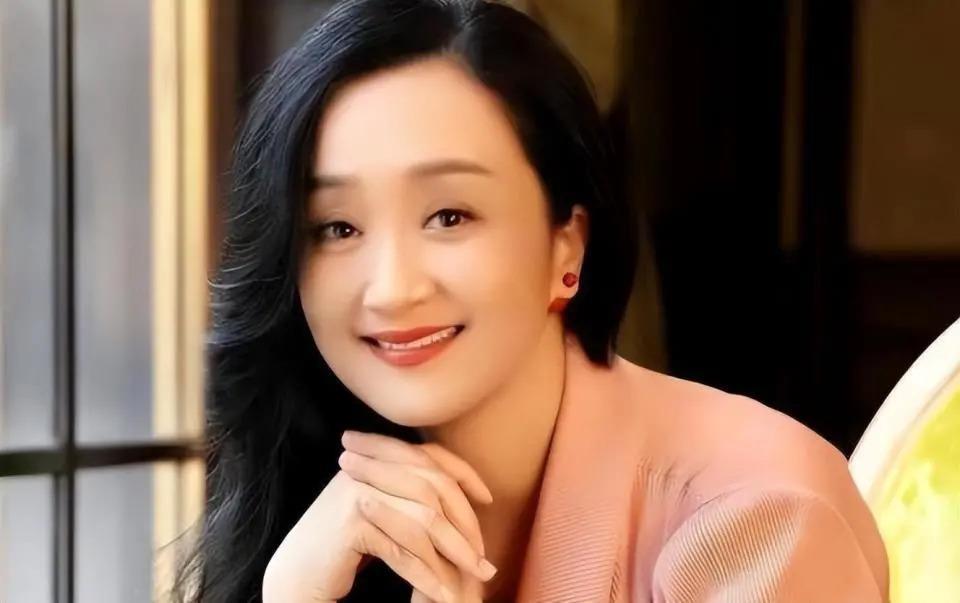 至今没生孩子的4位中老年女星，亿万身家没子女继承