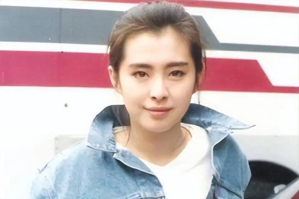 至今没生孩子的4位中老年女星，亿万身家没子女继承