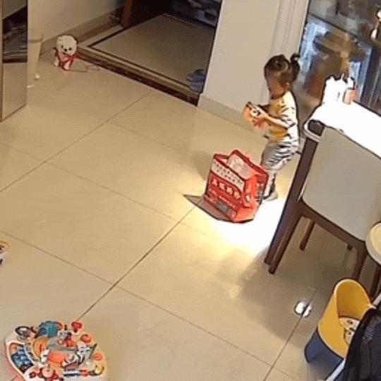 3块钱的礼物，给她高兴坏了？