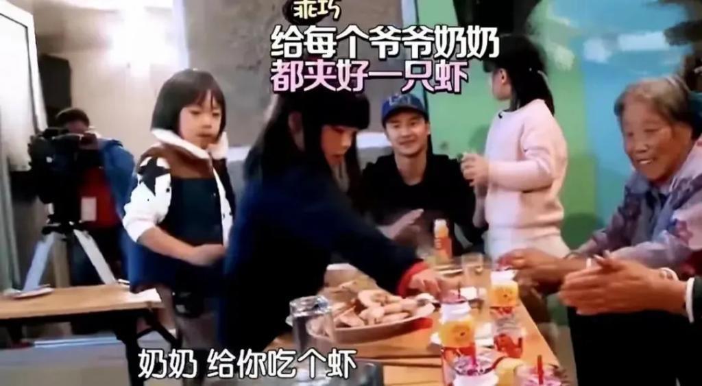 3块钱的礼物，给她高兴坏了？