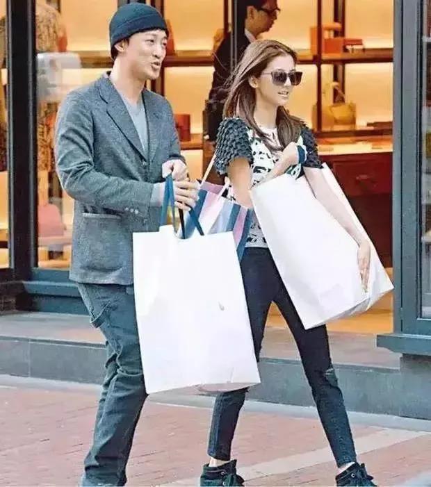 梁洛施谈过往：港圈诸多“捞女”，为何嫁豪门的寥寥无几