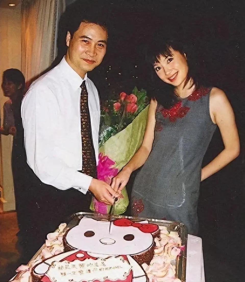 梁洛施谈过往：港圈诸多“捞女”，为何嫁豪门的寥寥无几