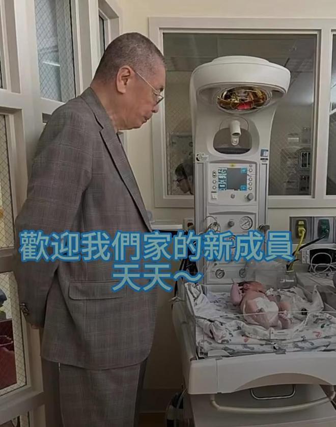 85岁刘诗昆携家人内地游，儿子添添近照曝光，孙颖带娃辛苦