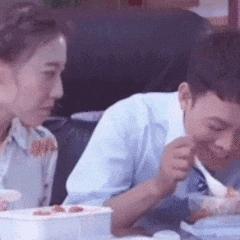 还记得表情包里魔性大笑的哈哈姐吗？开始直播了？