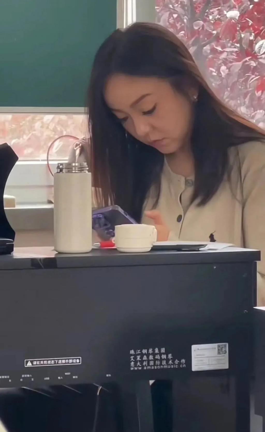 还记得表情包里魔性大笑的哈哈姐吗？开始直播了？
