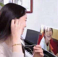 还记得表情包里魔性大笑的哈哈姐吗？开始直播了？