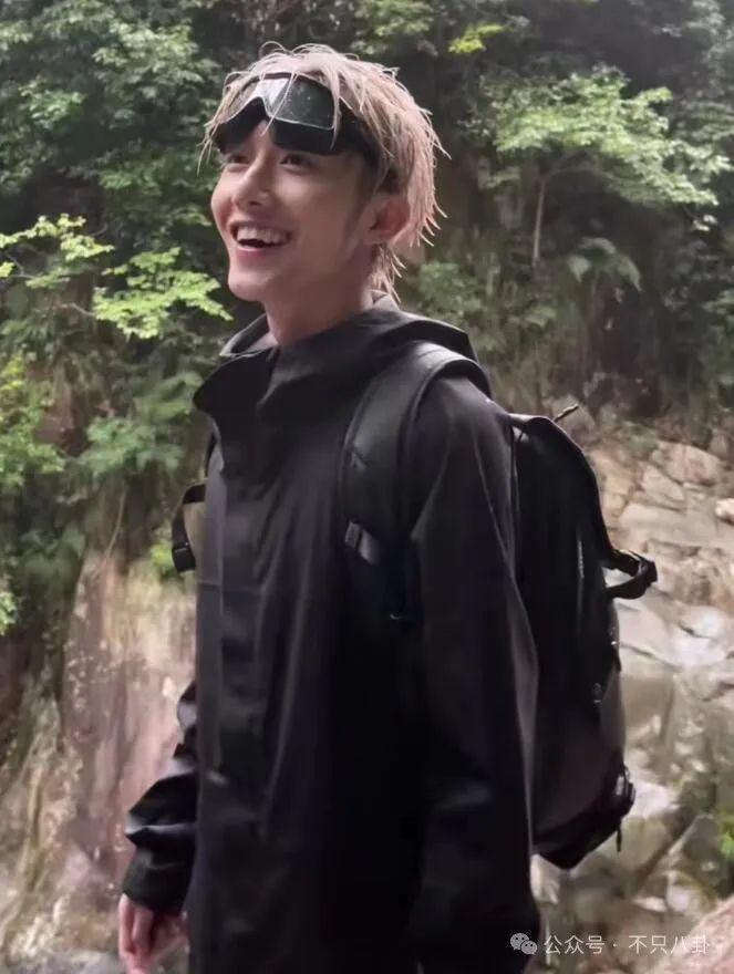 他也是时间管理大师啊！脚踏N条船，这次又惹到了大网红？