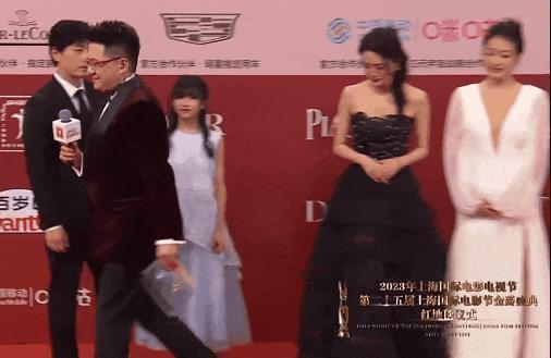 网剧第一人的帽子他甩掉了吗？