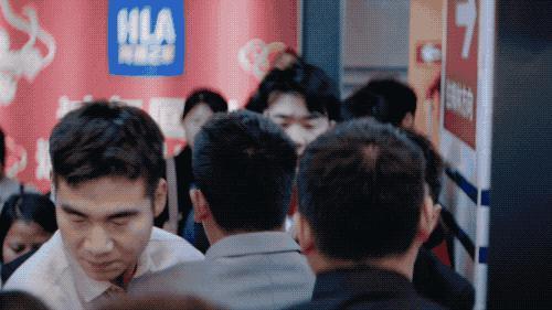 网剧第一人的帽子他甩掉了吗？