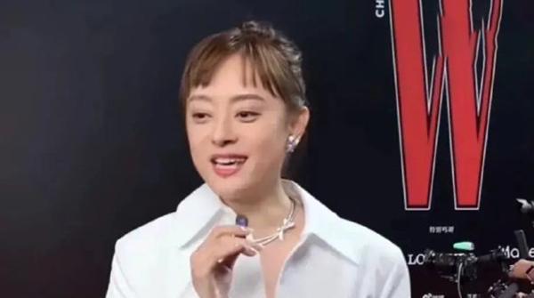 生图翻车后，孙俪陪娃打球打扮时髦，12岁等等风格大变太帅气！