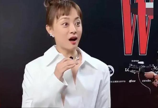 生图翻车后，孙俪陪娃打球打扮时髦，12岁等等风格大变太帅气！