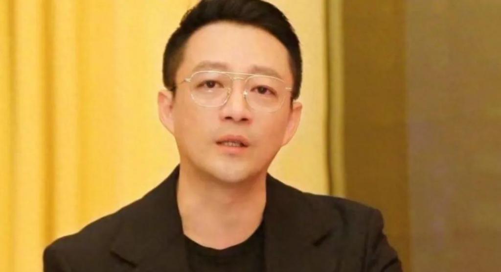 汪小菲维护新女友，狂赞女方现实更美，张颖颖深夜痛哭