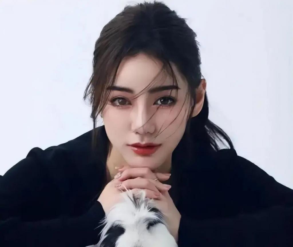 汪小菲维护新女友，狂赞女方现实更美，张颖颖深夜痛哭