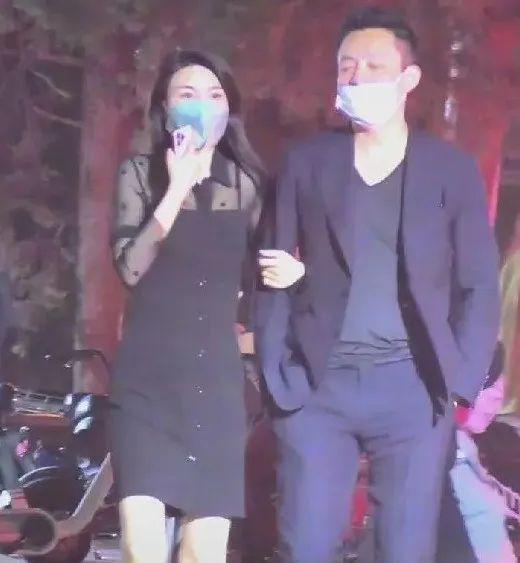 汪小菲维护新女友，狂赞女方现实更美，张颖颖深夜痛哭