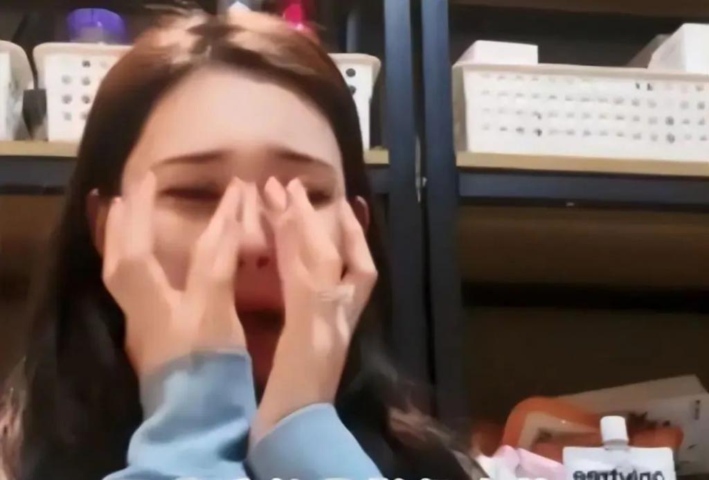 汪小菲维护新女友，狂赞女方现实更美，张颖颖深夜痛哭