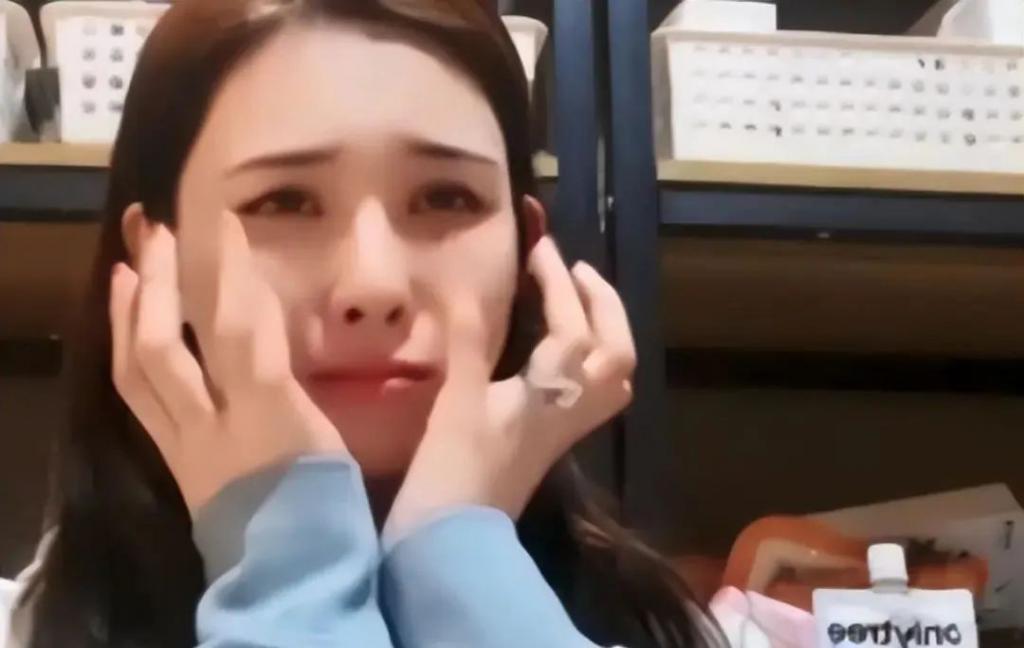 汪小菲维护新女友，狂赞女方现实更美，张颖颖深夜痛哭