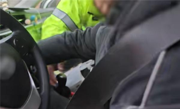 130km/h无法刹车被顶停 车评人质疑：手动挡丰田卡罗拉 怎么做到的