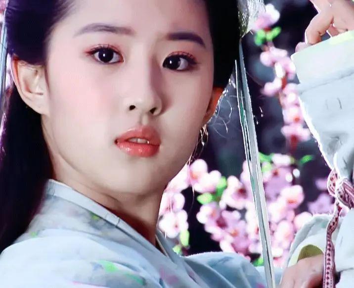 长着“胖头鱼脸”却要演第一美女，谁的审美出了问题？
