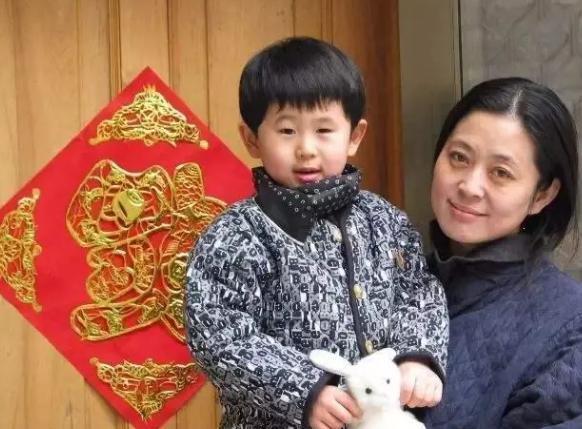 离了！伺候大导演6年，国民主持承认被绿…