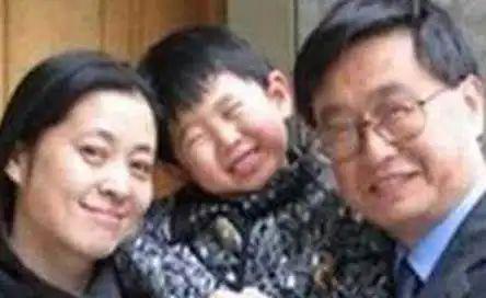 离了！伺候大导演6年，国民主持承认被绿…