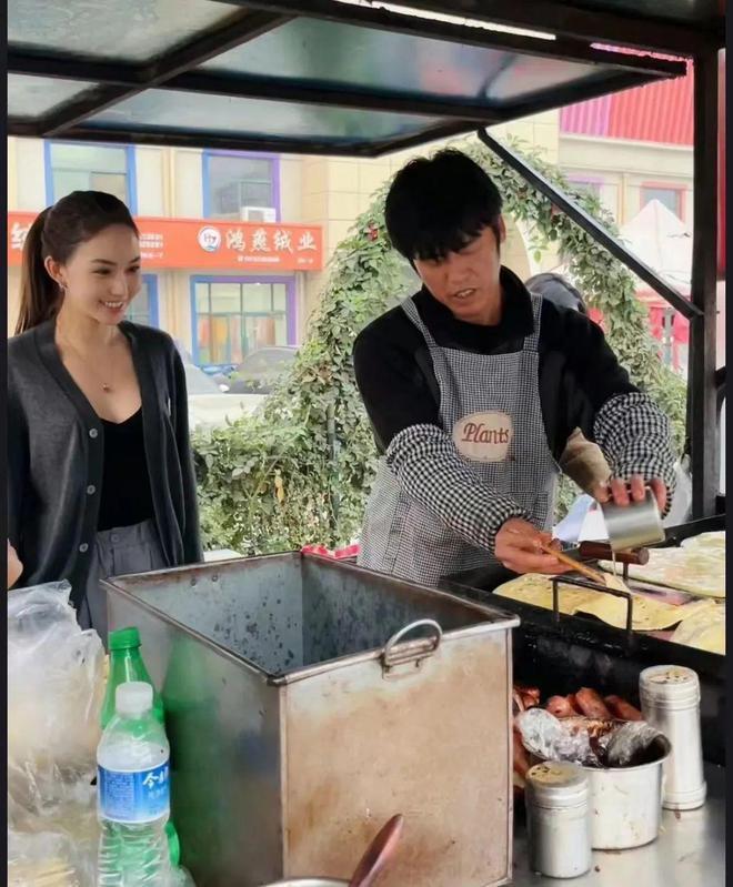 正版周饼伦！「周杰伦」手抓饼实体店开业了…