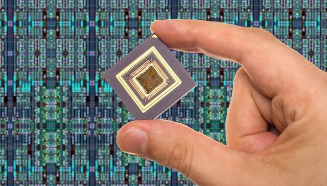 英伟达难舍中国市场：CEO黄仁勋时隔5年低调现身中国区年会与员工共舞