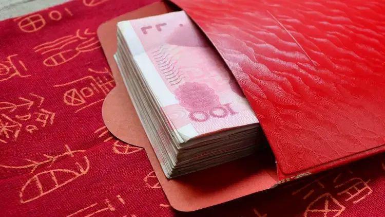 红包界劳斯*斯，把100国100张外币塞进红包，隔壁小孩都馋哭了！