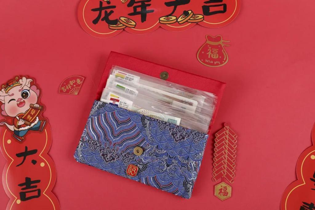 红包界劳斯*斯，把100国100张外币塞进红包，隔壁小孩都馋哭了！