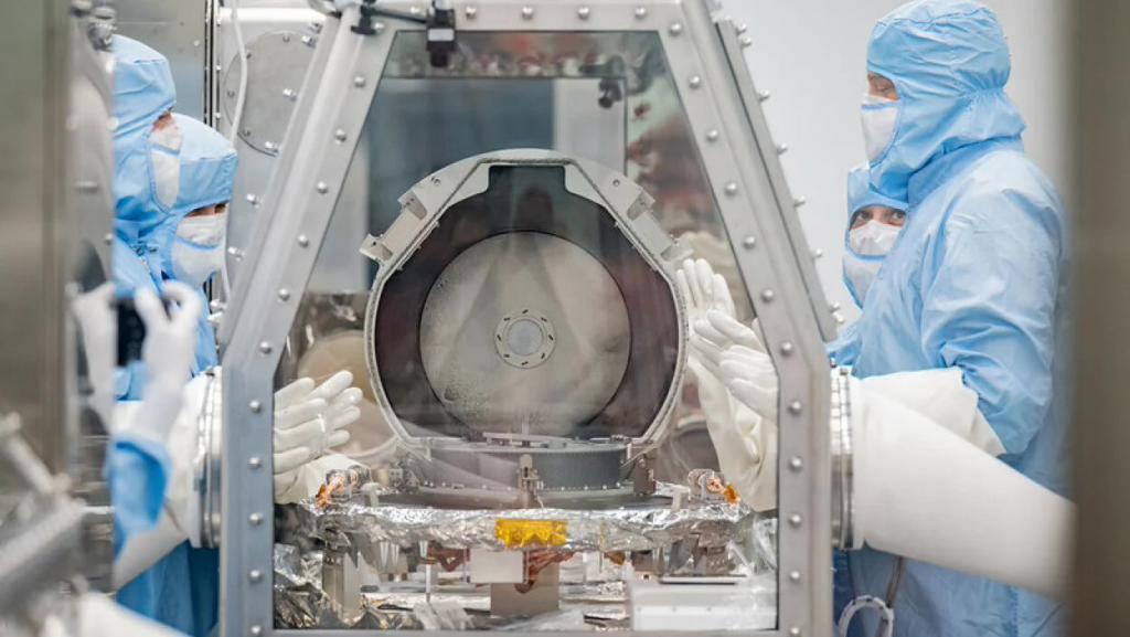 NASA 打开小行星贝努样本容器，珍贵太空岩石现身