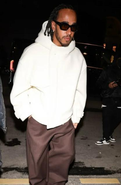 太阳报：汉密尔顿与C罗前女友伊莲娜会面，并一起过夜