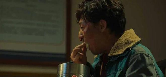 同样是吃饺子镜头，看了王千源和张颂文，才知道什么是教科书演技