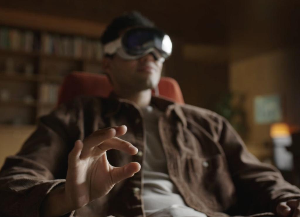 炒到 10 万元一台，苹果 Vision Pro 到底牛在哪里？