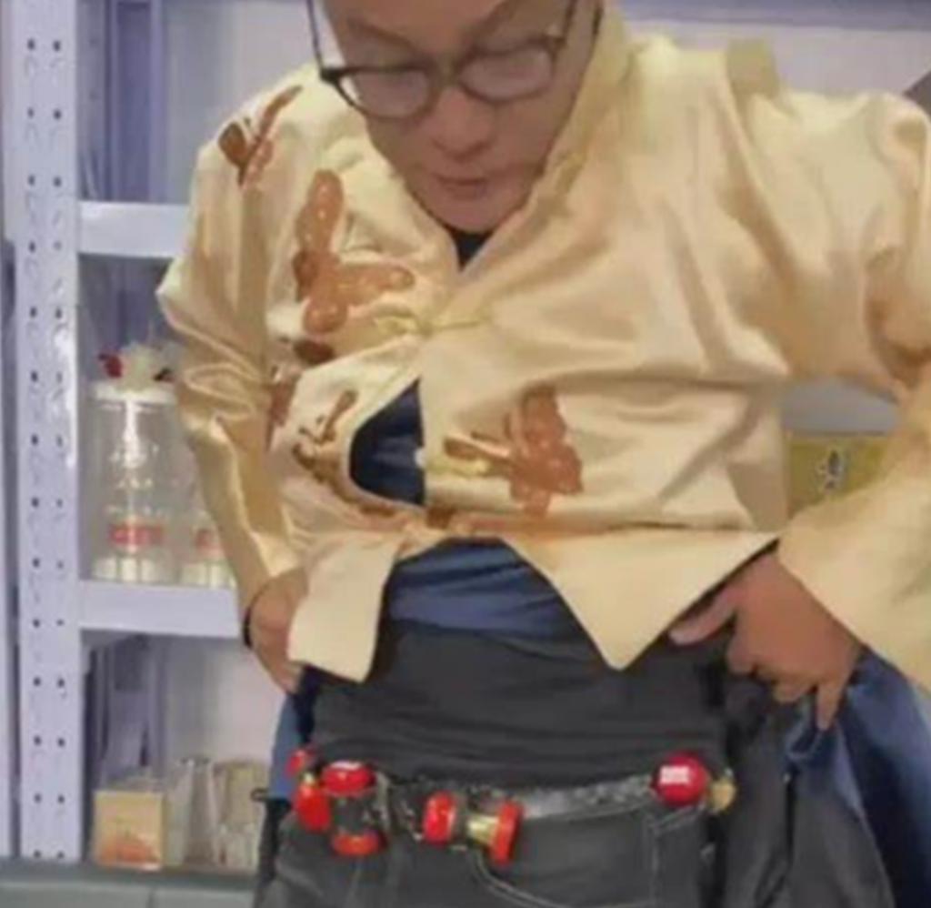 彻底疯狂，全行业开撕！
