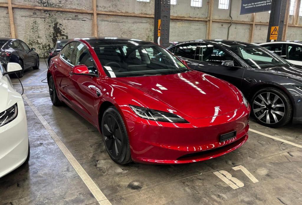 新款特斯拉 Model 3 在澳大利亚暂停交付：后排设计不合规