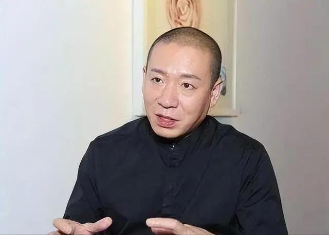 和王菲谈恋爱是什么感受？梁龙：她永远看不见你