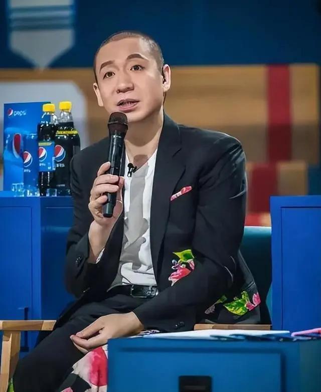 和王菲谈恋爱是什么感受？梁龙：她永远看不见你