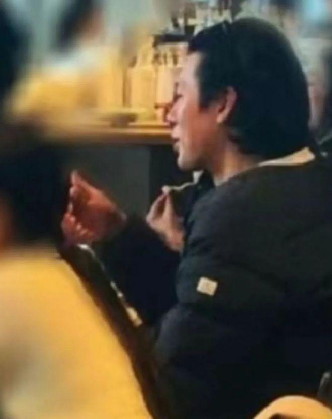 玄彬孙艺珍过节照片曝光，深情对视爱意满满