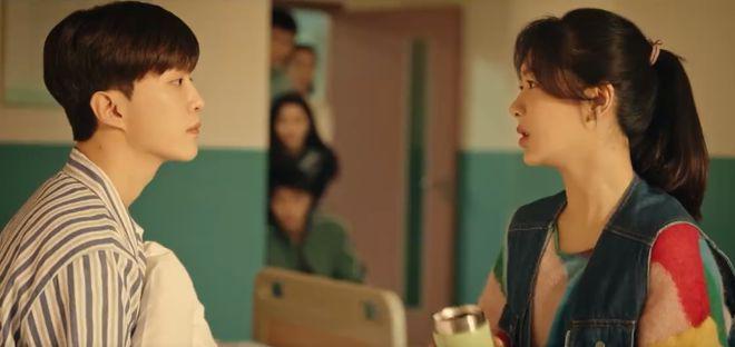 杨紫《要久久爱》首播遭差评：演技一成不变，比范丞丞老太多