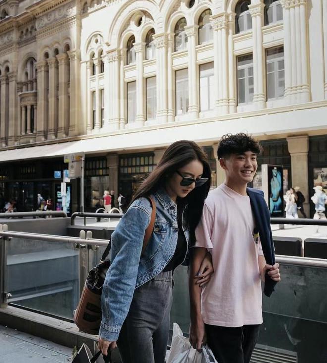 曹格女儿近状曝光，13岁Grace穿搭清凉显成熟