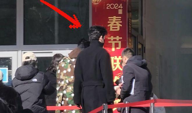 春晚第二次联排：杨幂魏大勋先后现身，宋轶一身大牌