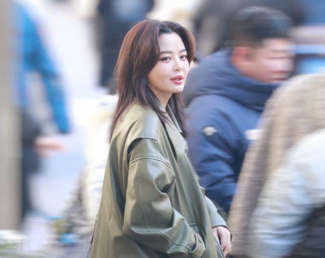 春晚第二次联排：杨幂魏大勋先后现身，宋轶一身大牌