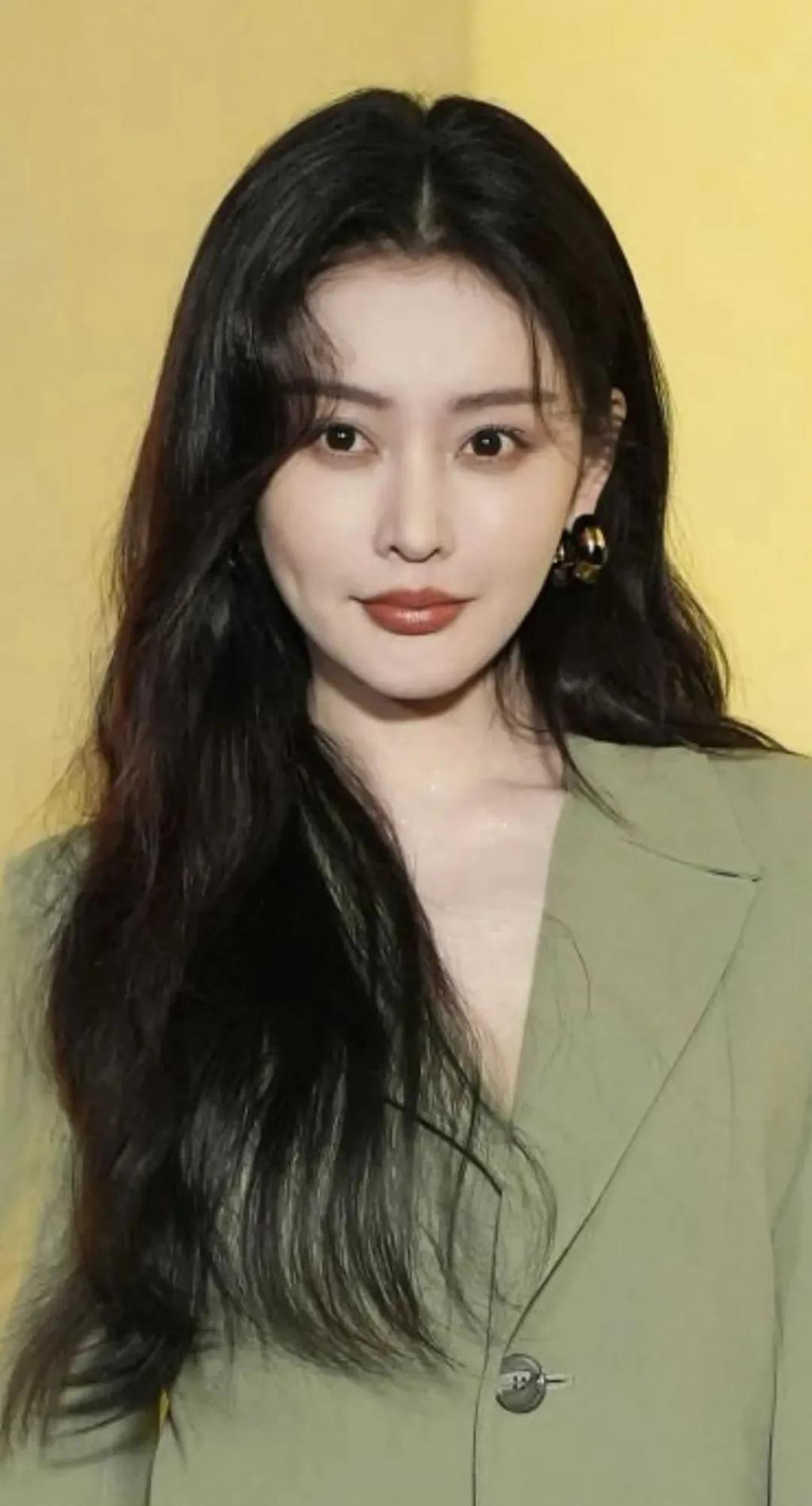 时装周明星生图：周杰伦状态不佳，朱一龙林俊杰造型难看