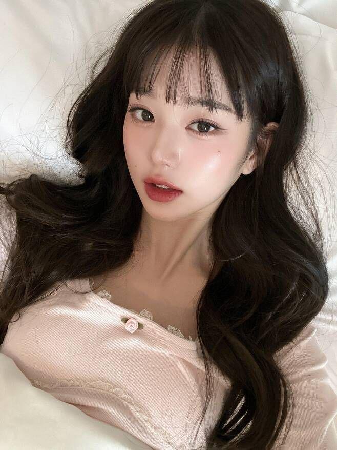张元英妆造被吐槽像假人，被质疑迎合欧美审美