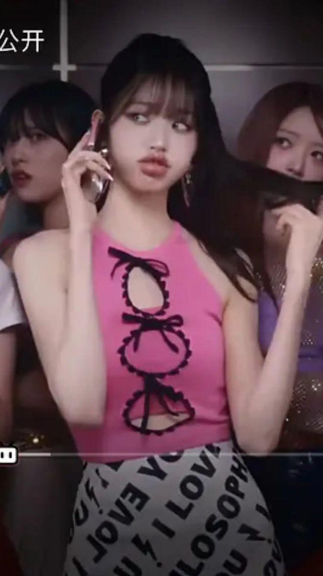 张元英妆造被吐槽像假人，被质疑迎合欧美审美
